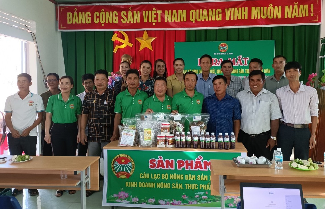 Lễ ra mắt Câu lạc bộ “nông dân sản xuất, kinh doanh nông sản, thực phẩm an toàn vì sức khỏe cộng đồng”